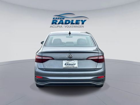 Certified 2024 Volkswagen Jetta SE w/ Panoramic Sunroof Package image 3