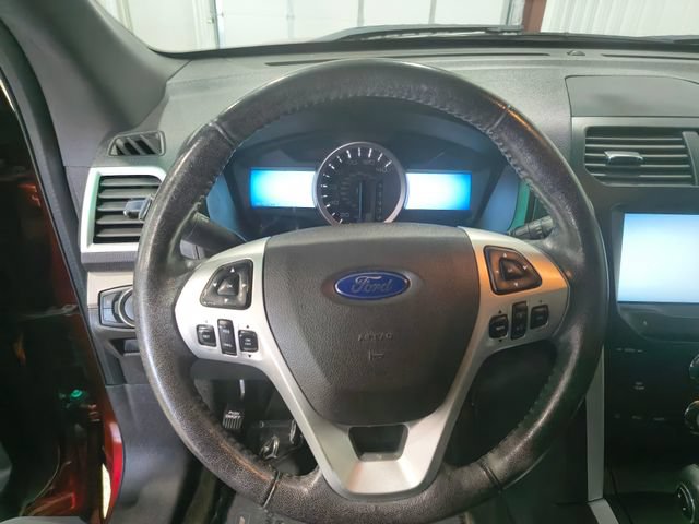Used 2015 Ford Explorer XLT w/ Equipment Group 202B AWD/4WD image 24