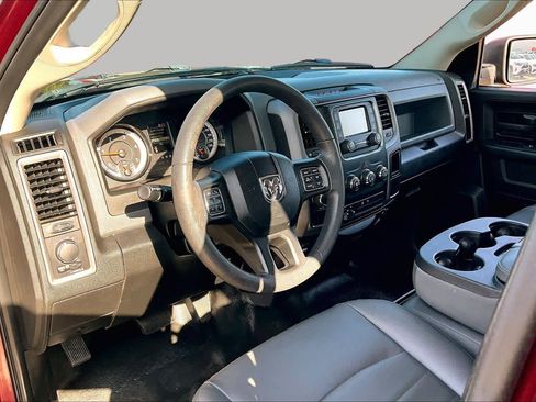 Used 2019 RAM 1500 Tradesman w/ Chrome Appearance Group RWD image 18