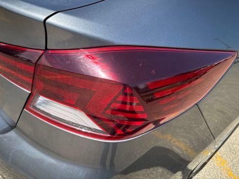 Used 2019 Hyundai Elantra SE w/ Cargo Package FWD image 16