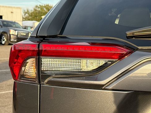 Used 2019 Toyota RAV4 XLE image 10