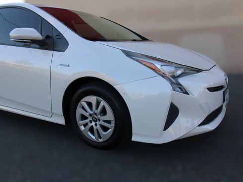 Used 2016 Toyota Prius Two image 6