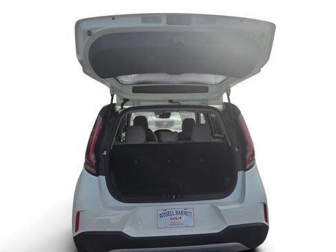 Used 2025 Kia Soul LX w/ LX Technology Package FWD image 10