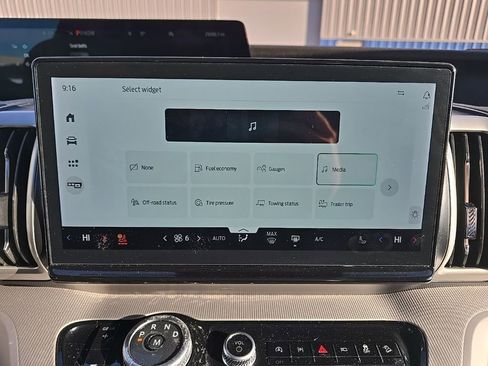 Used 2025 Ford Expedition Active image 27