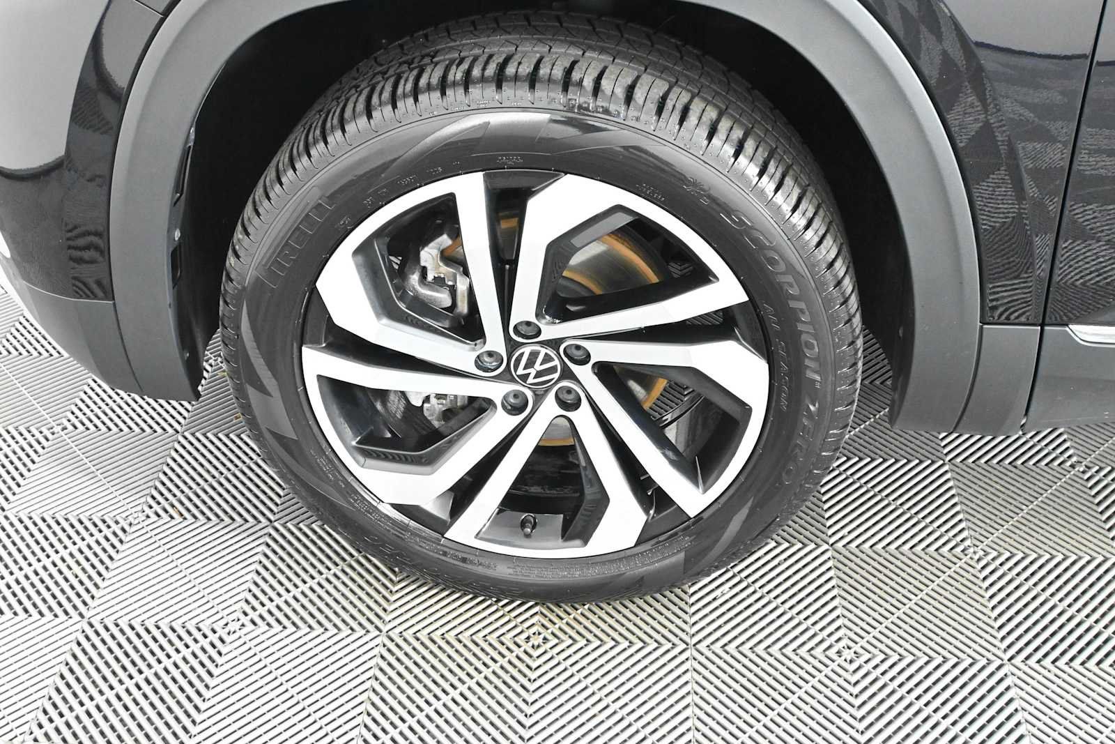 Certified 2023 Volkswagen Atlas Cross Sport SEL AWD/4WD image 35