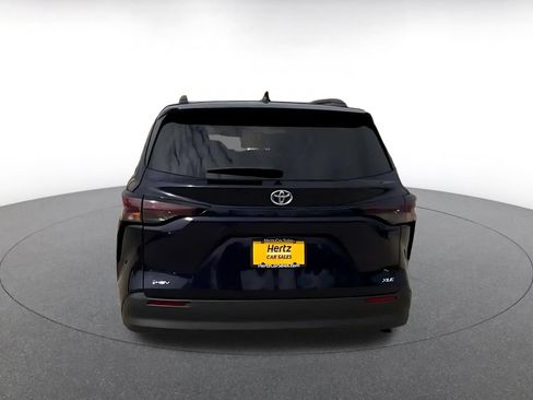 Used 2025 Toyota Sienna XLE FWD image 10