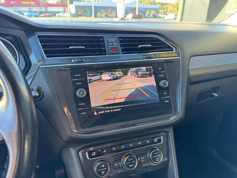 Used 2018 Volkswagen Tiguan SE image 12