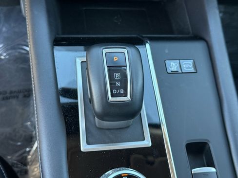 Used 2024 Mitsubishi Outlander 4WD Plug-In Hybrid image 27