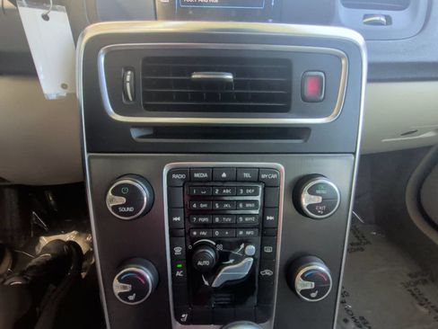 Used 2014 Volvo S60 T5 FWD image 18