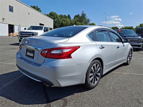 Used 2017 Nissan Altima 2.5 SV w/ Convenience Package image 8
