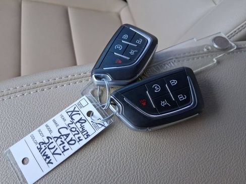 Used 2024 Cadillac XT4 Luxury w/ LPO, Floor Liner Package FWD image 25