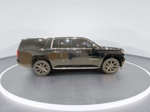 Used 2018 Chevrolet Suburban Premier image 9