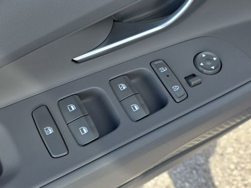 New 2025 Hyundai Elantra SEL image 16