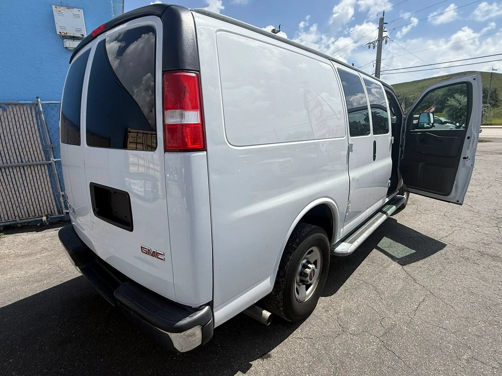 Used 2021 GMC Savana 2500 w/ Driver Convenience Package RWD image 2