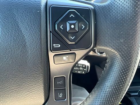 Used 2023 Toyota Tacoma TRD Off-Road w/ Advanced Technology Package AWD/4WD image 17