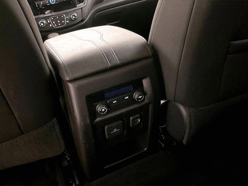 Used 2022 Chevrolet Traverse LT image 10