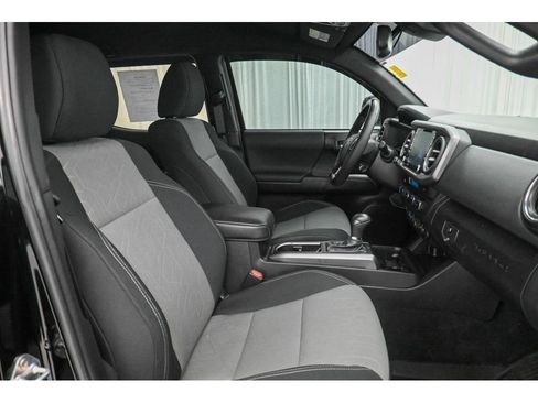 Used 2023 Toyota Tacoma TRD Off-Road image 14