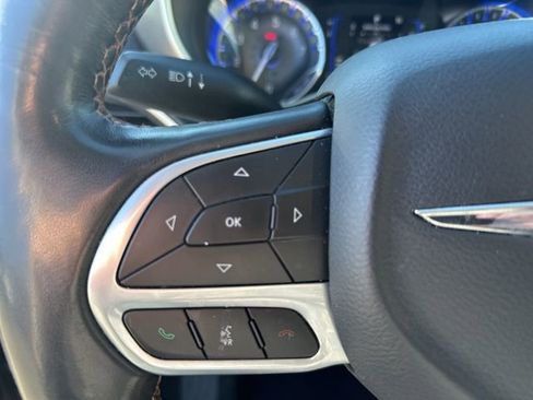 Used 2020 Chrysler Pacifica Touring-L image 28