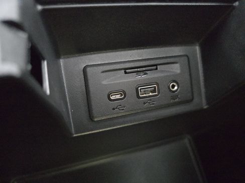 Used 2021 Chevrolet Silverado 1500 High Country w/ Technology Package image 36