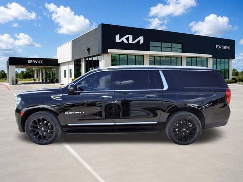 Used 2021 GMC Yukon XL Denali w/ LPO, Illumination Package AWD/4WD image 8