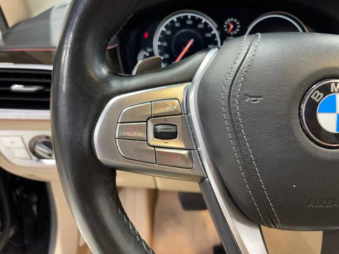 Used 2018 BMW 740i image 33