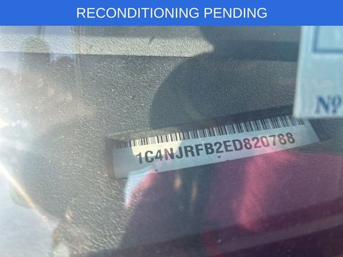 Used 2014 Jeep Patriot Latitude AWD/4WD image 6