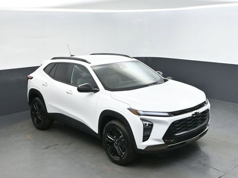 New 2026 Chevrolet Trax ACTIV image 1