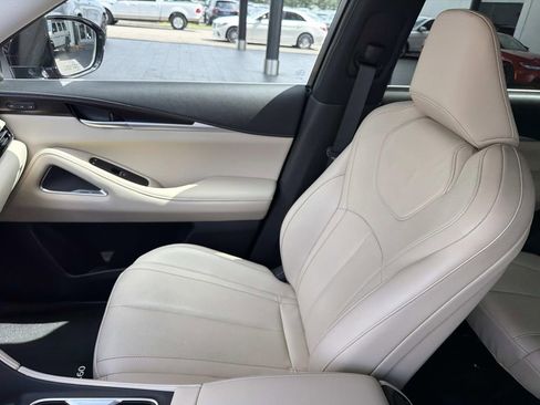Used 2024 INFINITI QX60 Sensory w/ Vision Package AWD/4WD image 16