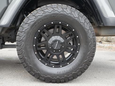 Used 2020 Jeep Gladiator Overland image 18