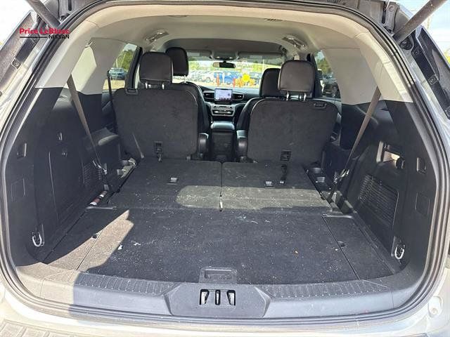 Used 2024 Ford Explorer XLT w/ Equipment Group 202A RWD image 8