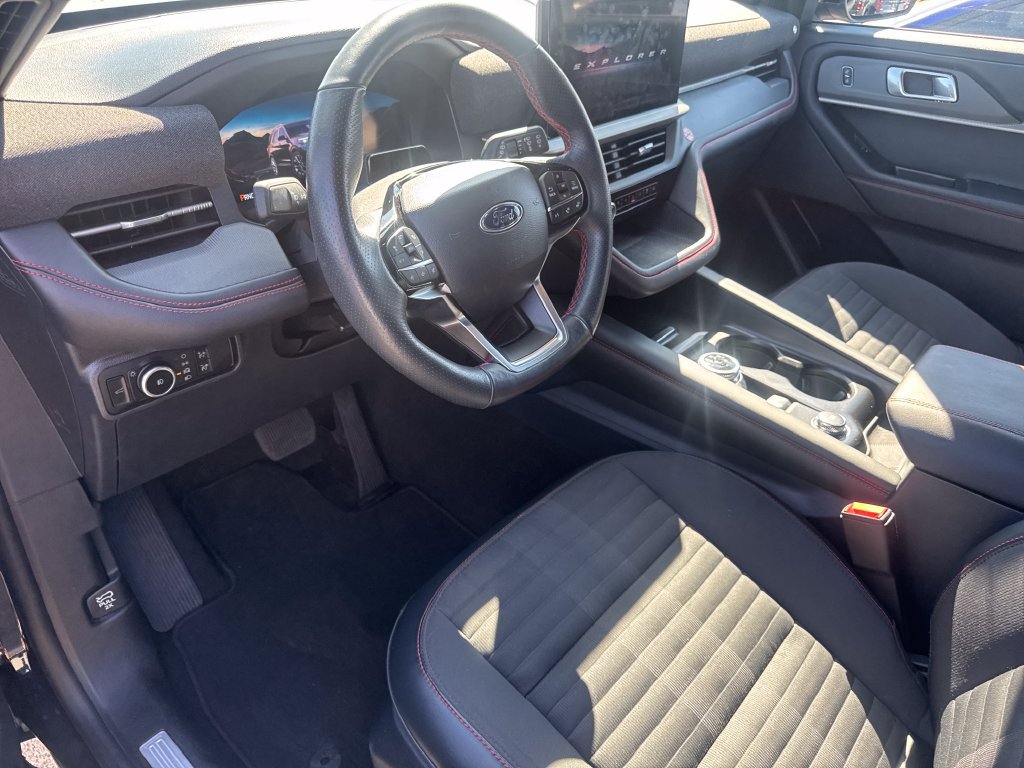 Used 2025 Ford Explorer ST-Line AWD/4WD image 11
