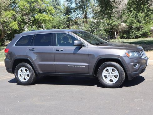Used 2014 Jeep Grand Cherokee Laredo w/ Quick Order Package 23E AWD/4WD image 2