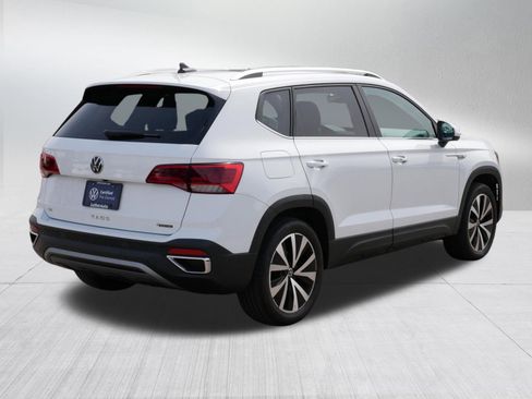Certified 2023 Volkswagen Taos SE w/ Panoramic Sunroof Package AWD/4WD image 7