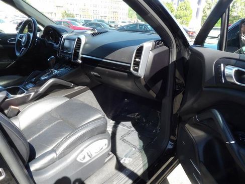 Used 2016 Porsche Cayenne image 13
