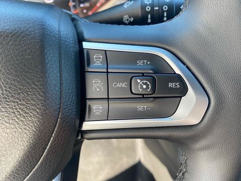 Certified 2025 Jeep Compass Limited AWD/4WD image 18