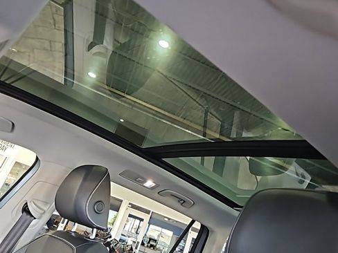 Used 2022 Volkswagen Tiguan SE image 28