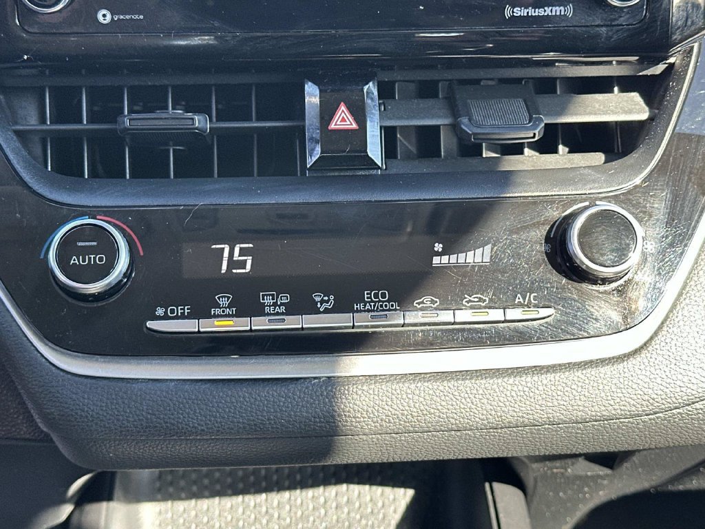 Used 2021 Toyota Corolla LE FWD image 33