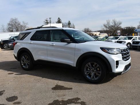 New 2026 Ford Explorer Active w/ Active Comfort Package AWD/4WD image 8