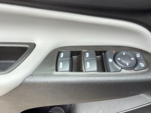 Used 2024 Chevrolet Equinox LS w/ LS Convenience Package FWD image 9