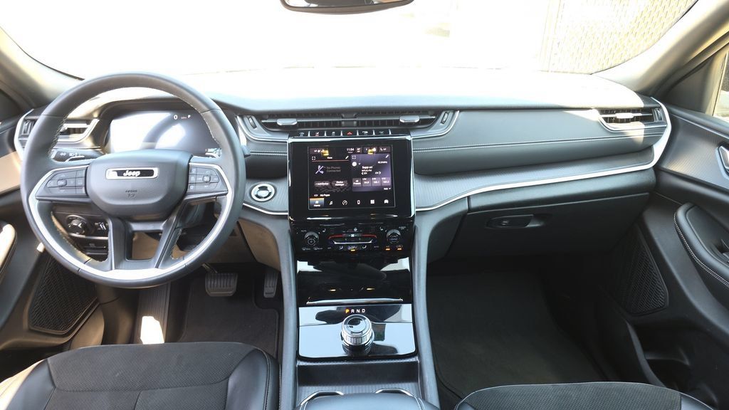 Used 2024 Jeep Grand Cherokee Altitude RWD image 24