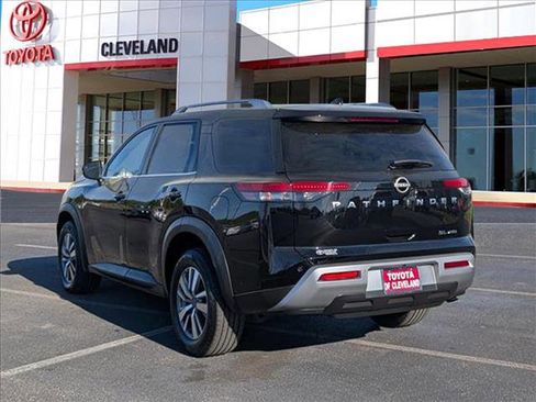 Used 2025 Nissan Pathfinder SL image 5