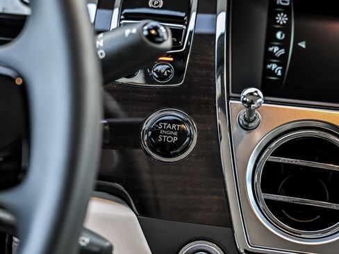 Used 2020 Rolls-Royce Dawn RWD image 36