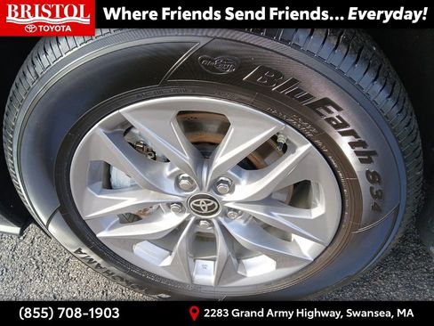 Used 2025 Toyota Sienna LE image 12