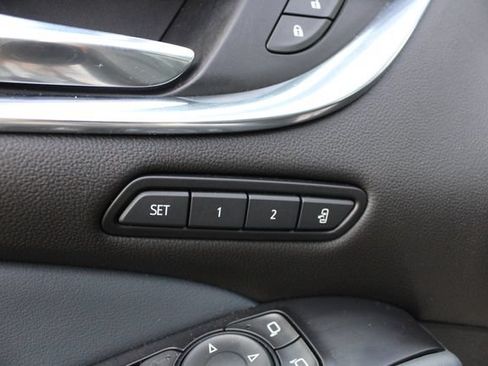 Used 2021 Buick Enclave Premium w/ Sun and Sites Package FWD image 4