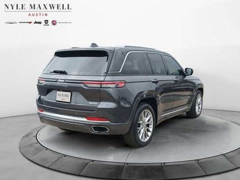 Used 2022 Jeep Grand Cherokee Summit w/ Luxury Tech Group V AWD/4WD image 16