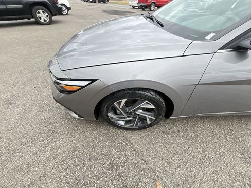 Used 2025 Hyundai Elantra SEL image 10
