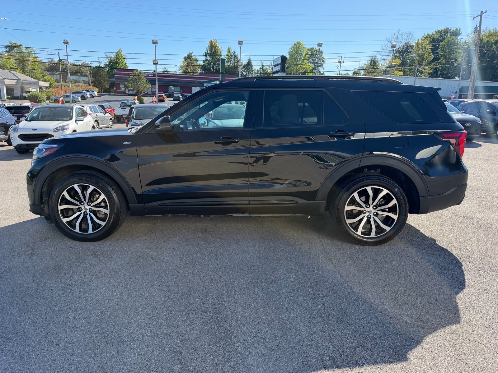 Used 2025 Ford Explorer ST-Line AWD/4WD image 8