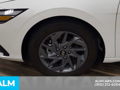 Certified 2024 Hyundai Elantra Blue image 12