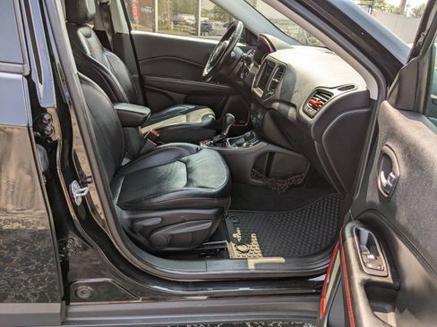 Used 2018 Jeep Compass Trailhawk w/ Leather Interior Group AWD/4WD image 14