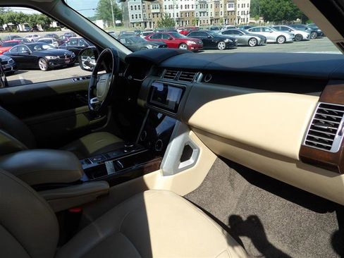 Used 2019 Land Rover Range Rover HSE image 17